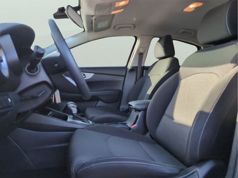 Used 2022 Kia Forte LXS image 12