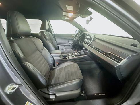 Used 2024 Mitsubishi Outlander SE image 33