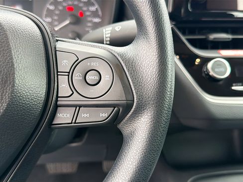 Used 2025 Toyota Corolla LE w/ Convenience Package image 35