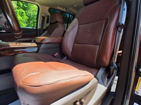Used 2018 Chevrolet Suburban Premier AWD/4WD image 24