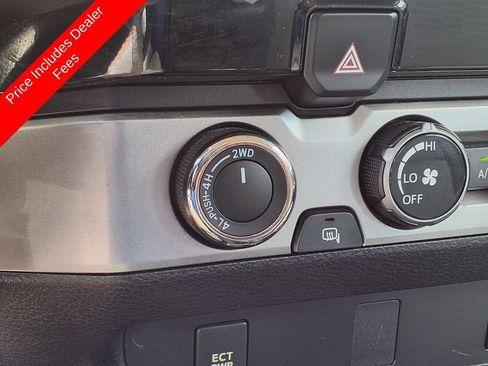 Used 2017 Toyota Tacoma SR AWD/4WD image 23