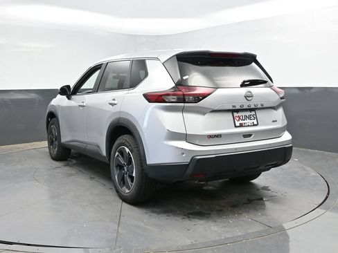 Used 2025 Nissan Rogue SV AWD/4WD image 10
