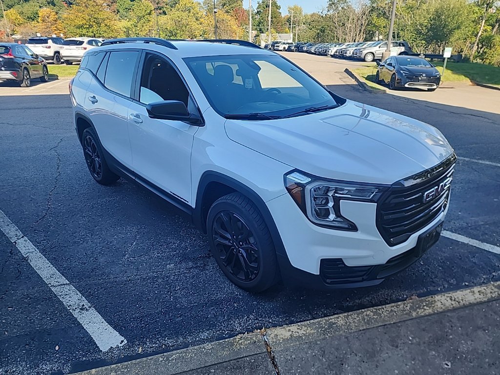 Used 2022 GMC Terrain SLE w/ Driver Convenience Package AWD/4WD image 1