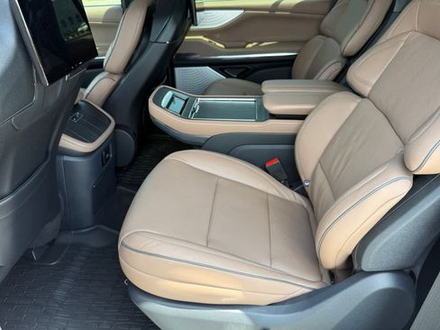 Used 2025 Lincoln Navigator Black Label AWD/4WD image 16