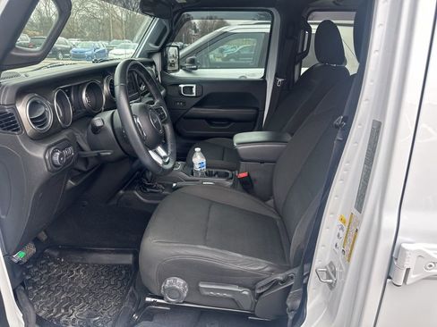 Used 2018 Jeep Wrangler Unlimited Sahara image 5