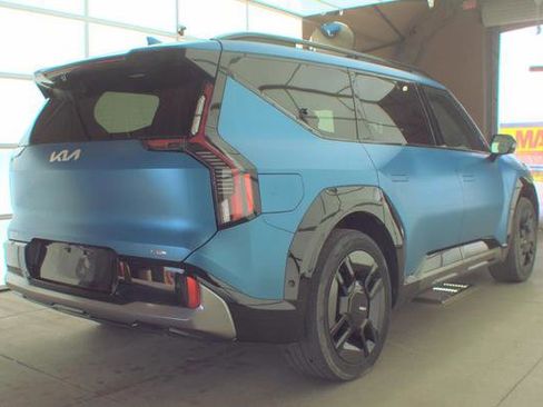 Used 2024 Kia EV9 GT-Line AWD/4WD image 3