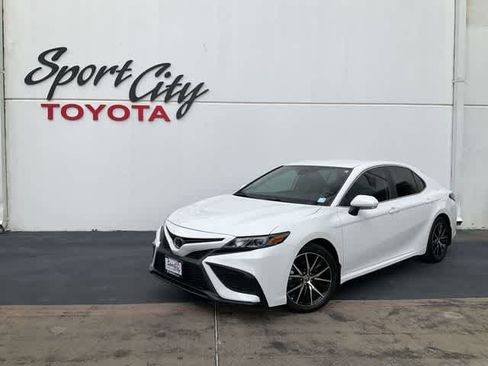 Used 2023 Toyota Camry SE w/ Convenience Package FWD image 1