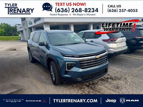 Used 2025 Chevrolet Traverse LT AWD/4WD image 1