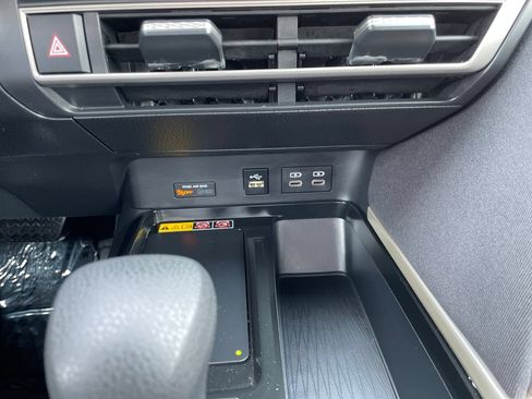 Used 2025 Toyota Camry LE w/ Convenience Package FWD image 20