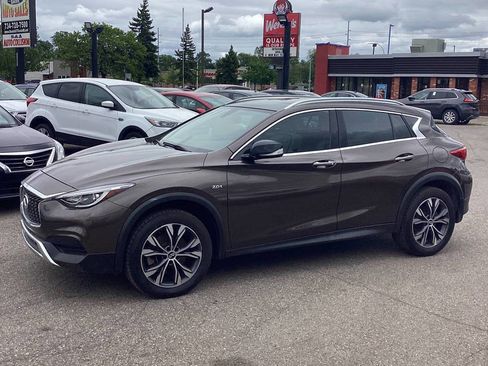 Used 2018 INFINITI QX30 AWD image 9