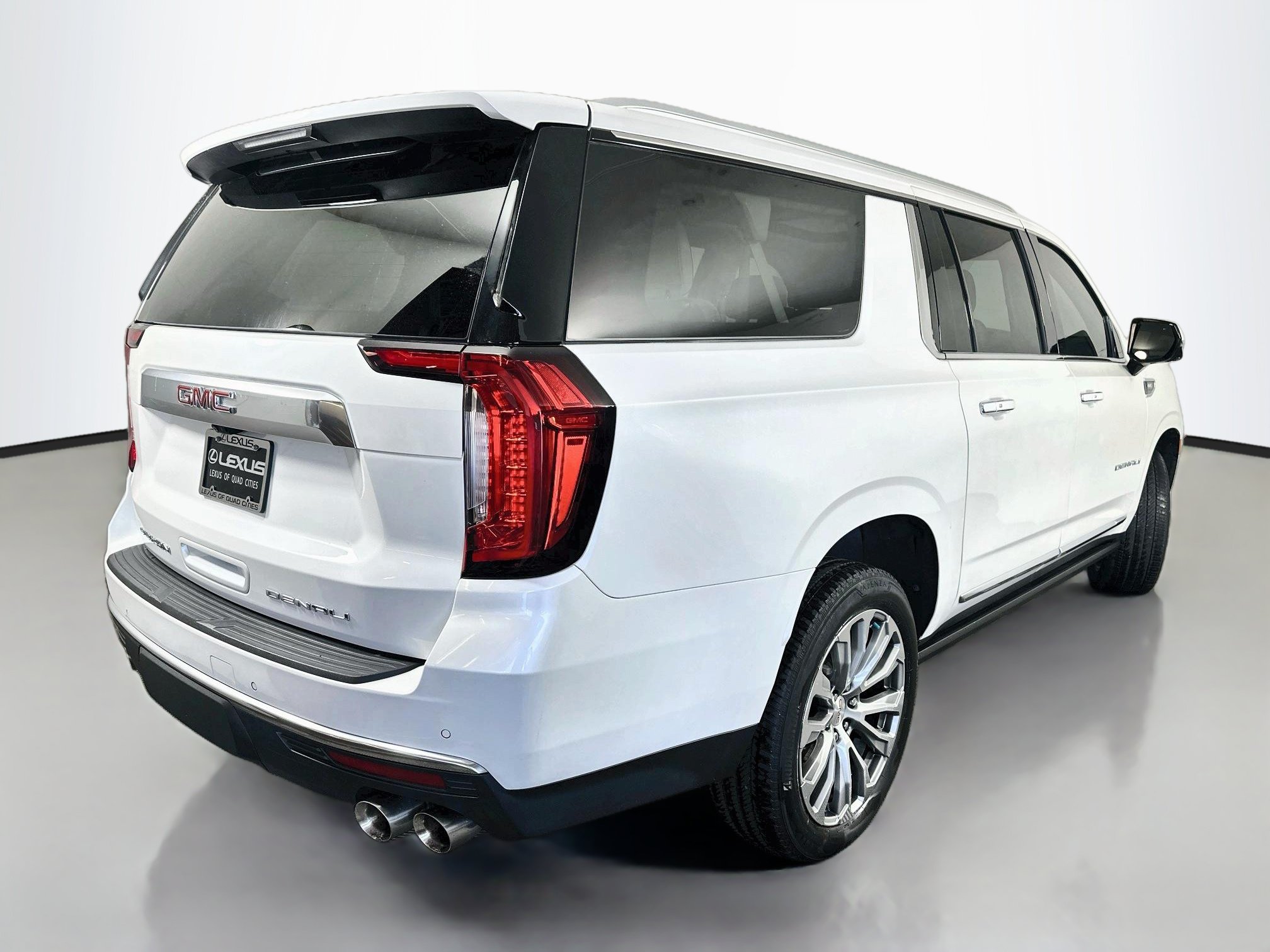 Used 2021 GMC Yukon XL Denali w/ Denali Premium Package AWD/4WD image 7