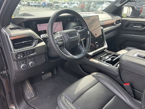 Used 2025 GMC Yukon XL Denali AWD/4WD image 18