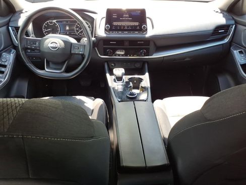 Used 2025 Nissan Rogue SV AWD/4WD image 9