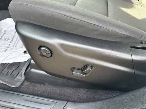 Used 2021 Jeep Grand Cherokee Laredo image 15