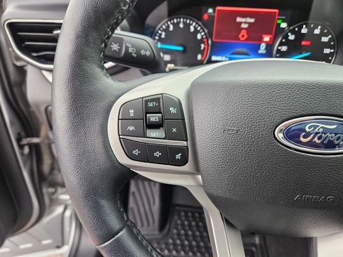 Used 2023 Ford Explorer XLT w/ Equipment Group 202A AWD/4WD image 18
