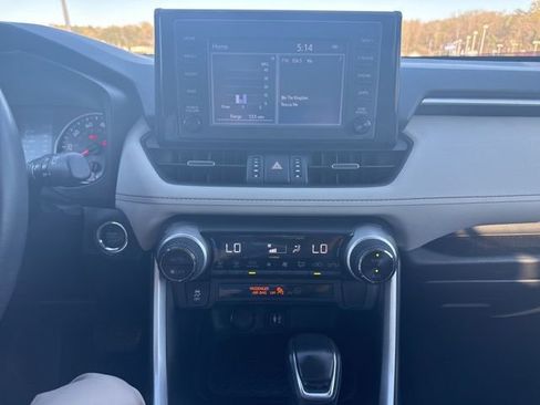 Used 2019 Toyota RAV4 XLE Premium image 21