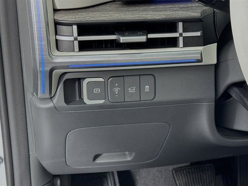 Used 2025 Hyundai Santa Fe Limited image 10