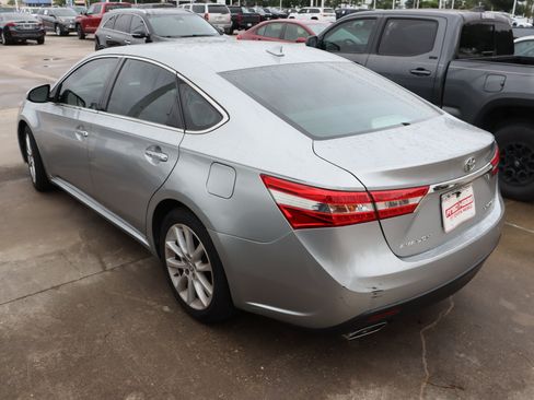 Used 2015 Toyota Avalon Limited w/ Technology Package FWD image 8