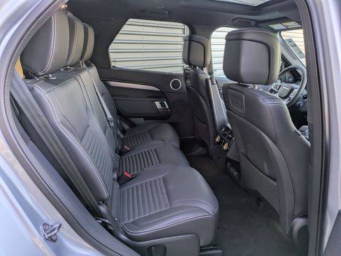 Used 2024 Land Rover Discovery Dynamic SE image 32