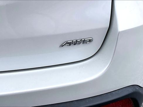 Used 2018 Toyota Highlander LE w/ Carpet Mat Package (TMS) image 17