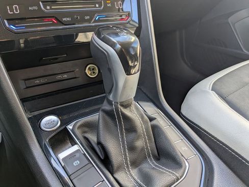 Used 2025 Volkswagen Taos SE image 20