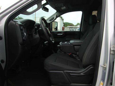Used 2021 Chevrolet Silverado 2500 Custom w/ Custom Value Package AWD/4WD image 9