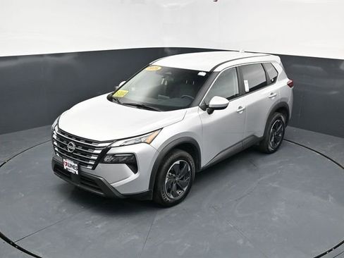 Used 2025 Nissan Rogue SV AWD/4WD image 35