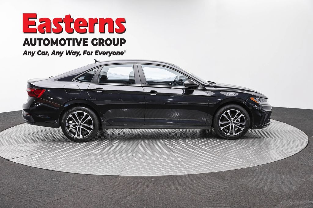 Used 2025 Volkswagen Jetta Sport FWD image 4