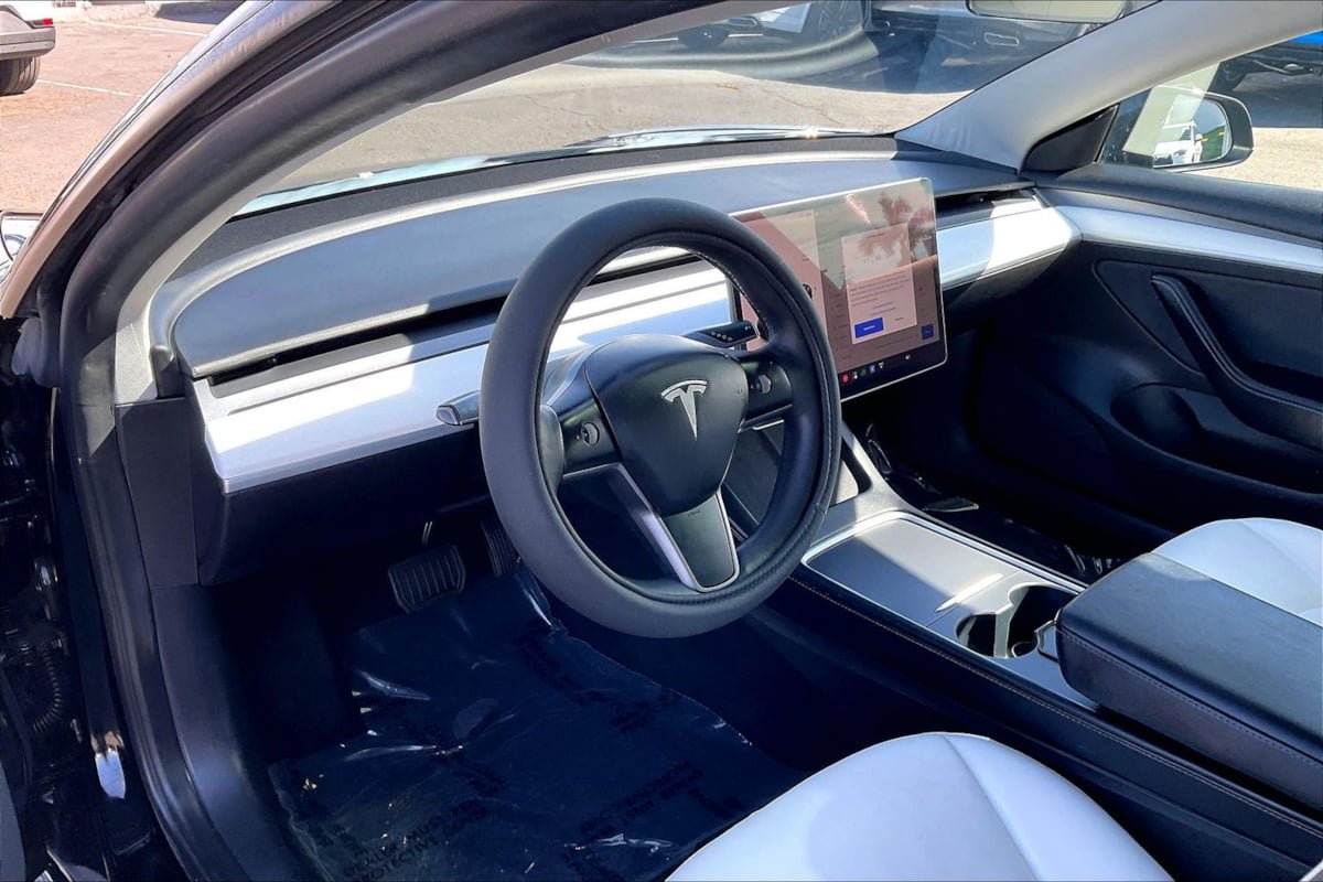 Used 2022 Tesla Model 3 Long Range AWD/4WD image 10