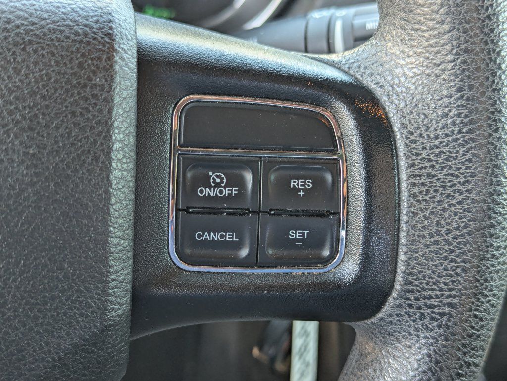 Used 2014 Dodge Avenger SE FWD image 17