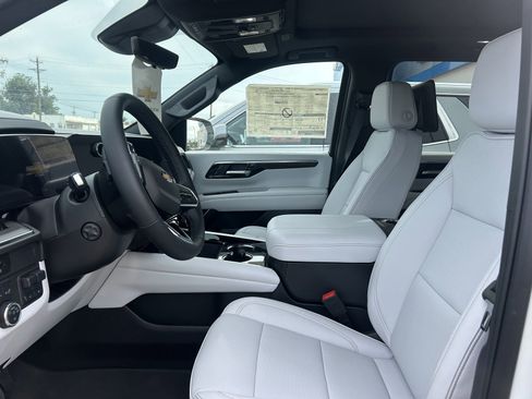 New 2025 Chevrolet Suburban Premier RWD image 13