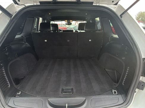 Used 2020 Jeep Grand Cherokee Altitude RWD image 13