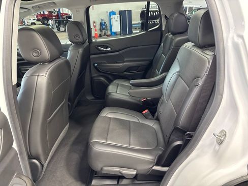 Used 2023 GMC Acadia SLT AWD/4WD image 39
