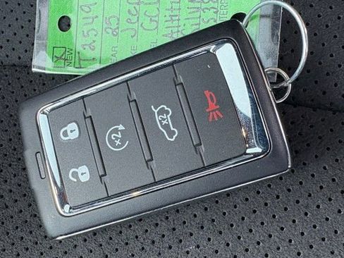 New 2025 Jeep Grand Cherokee L Altitude image 25