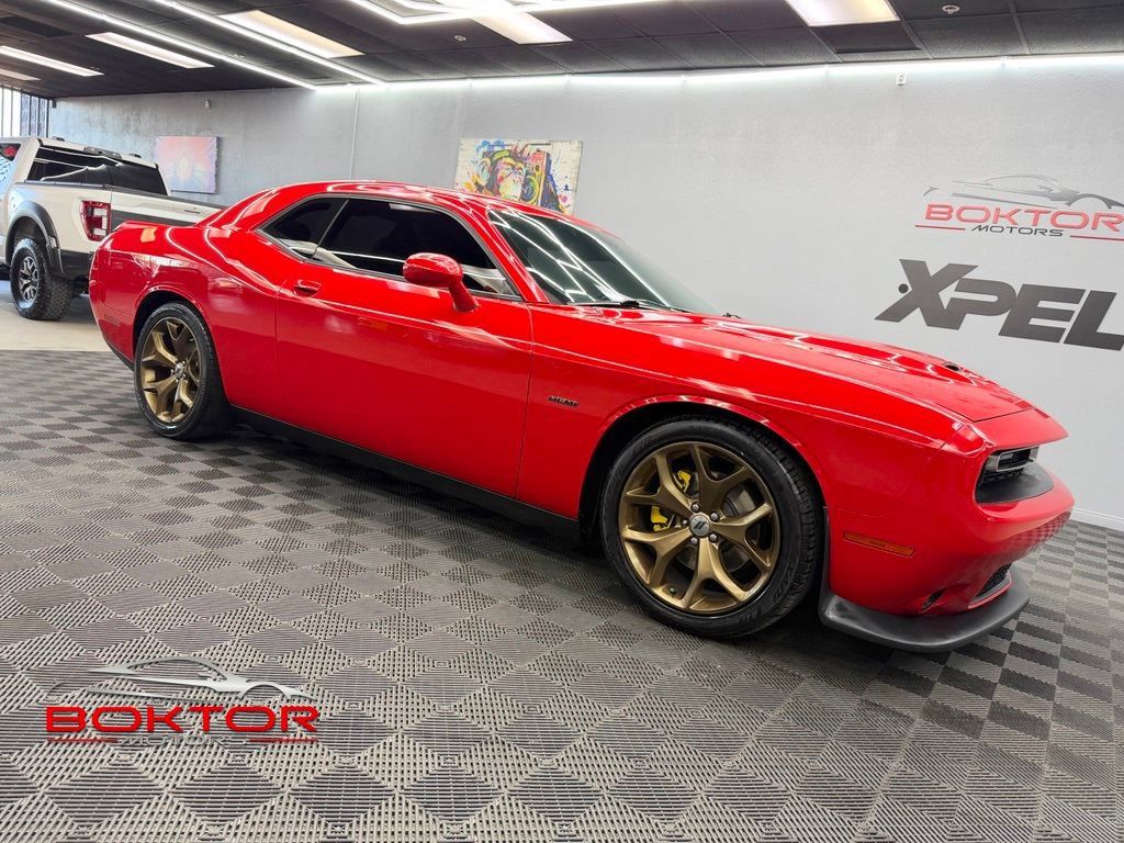 Used 2019 Dodge Challenger R/T RWD image 1
