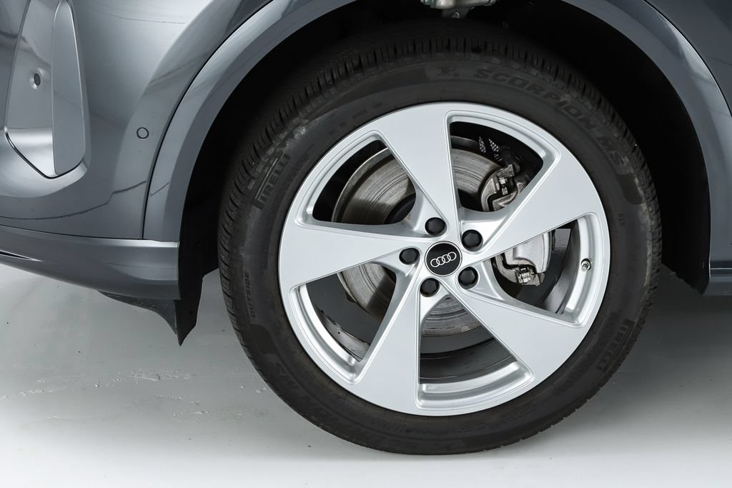 Used 2025 Audi Q5 Premium w/ Premium Plus AWD/4WD image 9