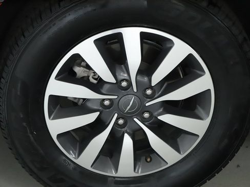 Used 2023 Chrysler Pacifica Touring-L FWD image 12
