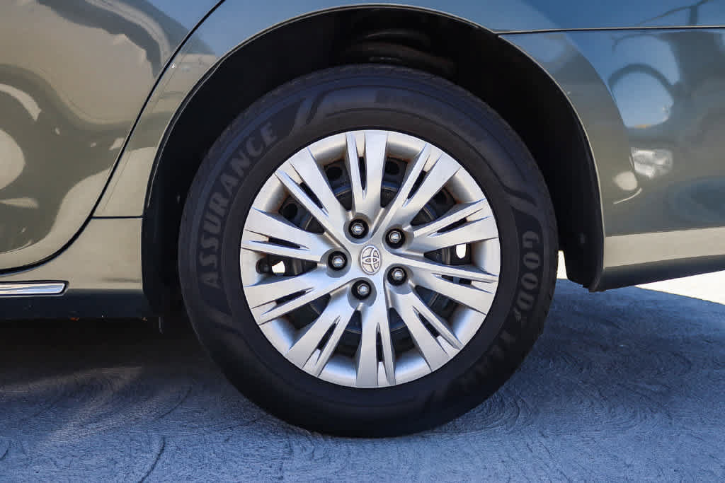 Used 2014 Toyota Camry LE FWD image 10