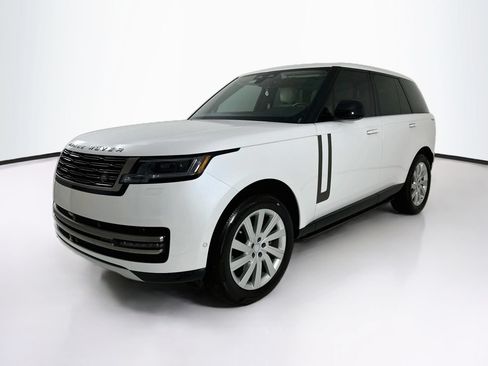 Used 2025 Land Rover Range Rover SE AWD/4WD image 3