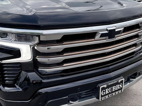 Used 2022 Chevrolet Silverado 1500 High Country w/ Technology Package AWD/4WD image 40
