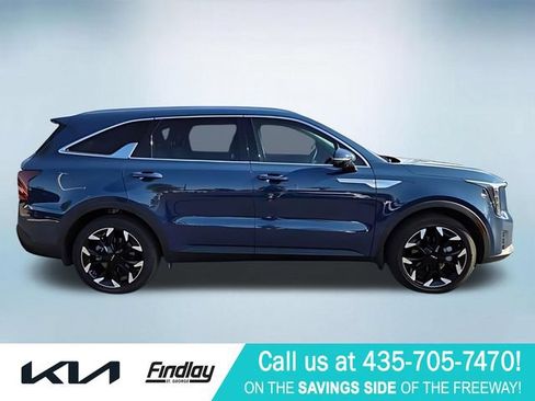Certified 2025 Kia Sorento EX FWD image 3