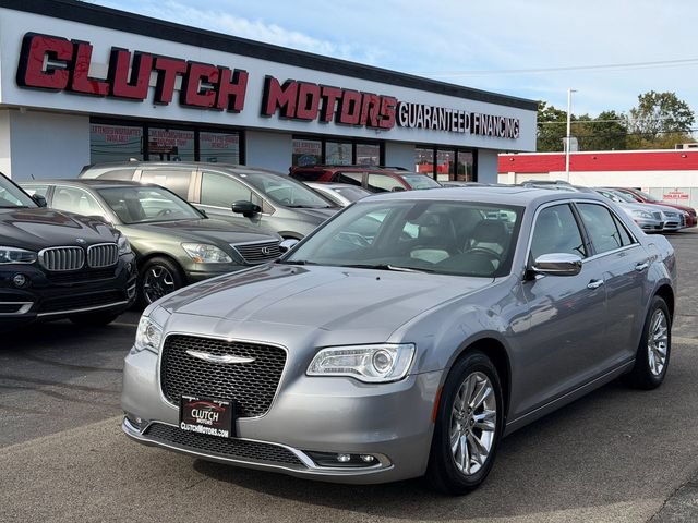Used 2017 Chrysler 300 C RWD image 1