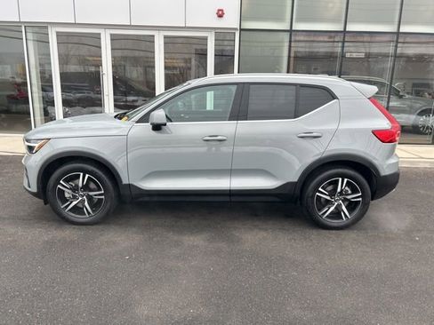 Certified 2025 Volvo XC40 B5 Core AWD/4WD image 2