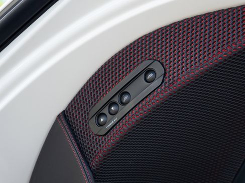 Used 2013 McLaren MP4-12C Spider RWD image 37