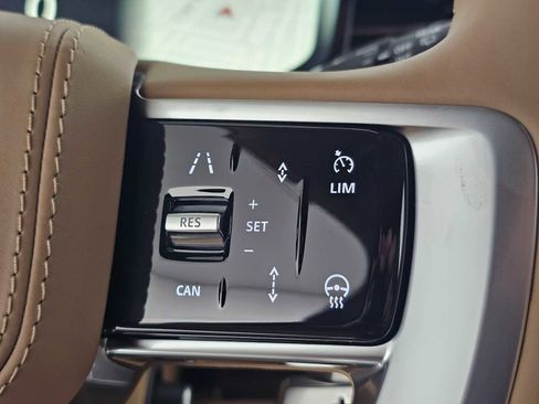 New 2026 Land Rover Range Rover Long Wheelbase SE AWD/4WD image 30