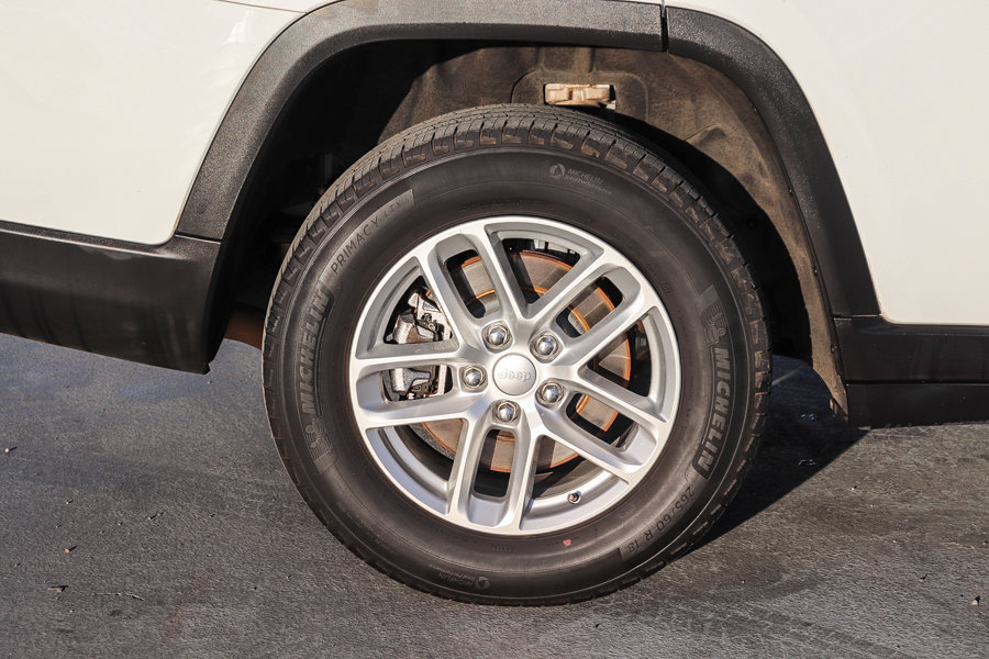 Used 2023 Jeep Grand Cherokee L Laredo RWD image 12