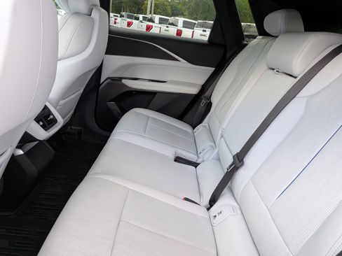 Certified 2024 Cadillac Lyriq Luxury AWD/4WD image 16