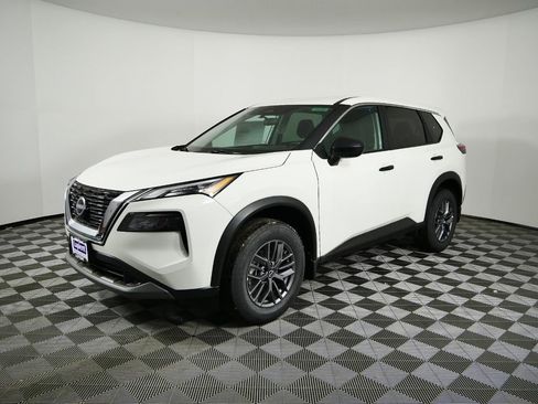 Used 2023 Nissan Rogue S image 4