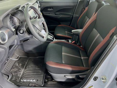 New 2025 Nissan Versa SR w/ Trunk Package FWD image 3