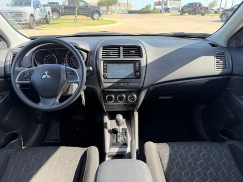 Used 2025 Mitsubishi Outlander Sport AWD image 21